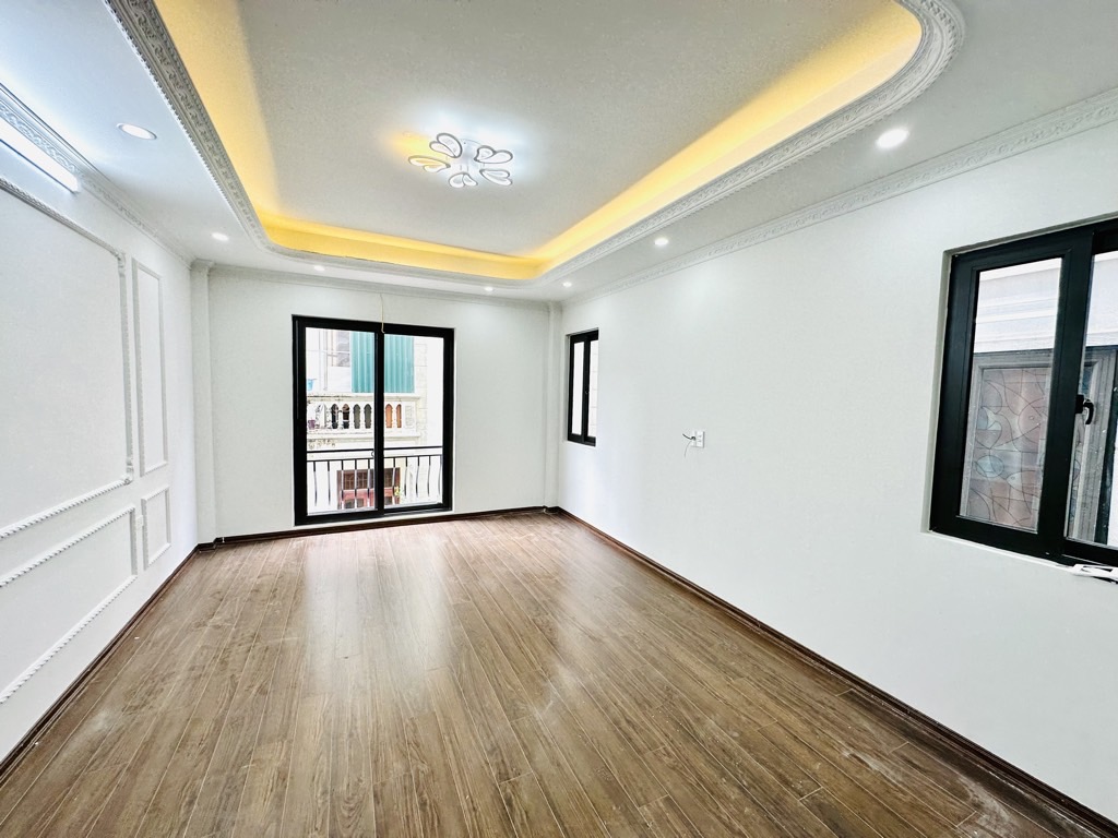 NHÀ MỚI Ở LUÔN – CỔ NHUẾ (NAY LÀ PHƯỜNG ĐÔNG NGẠC) – NGÕ SH QUAY ĐẦU- GẦN Ô TÔ TRÁNH.